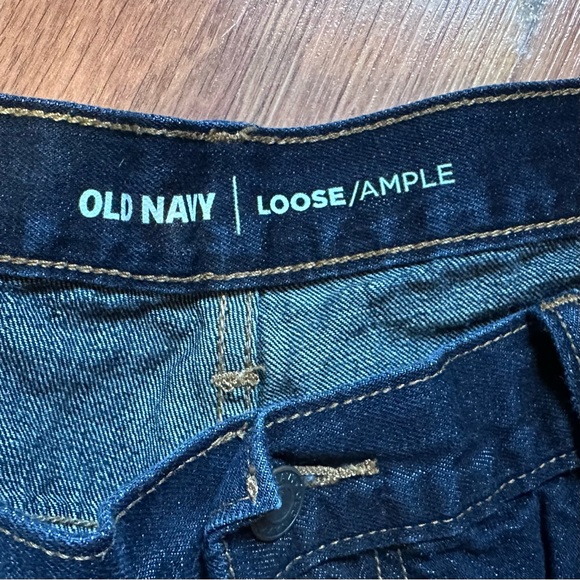 Old Navy Loose Fit Jeans - Picture 3 of 4